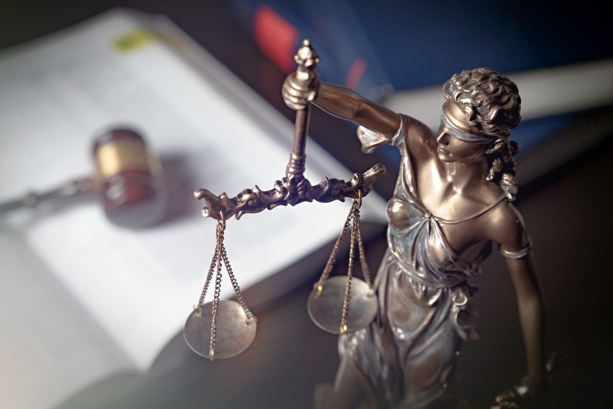 Bélgica: Libertações antecipadas em massa para combater a superlotação das prisões; Mirsad H. queima sua ex-companheira viva na frente de 5 de seus 6 filhos