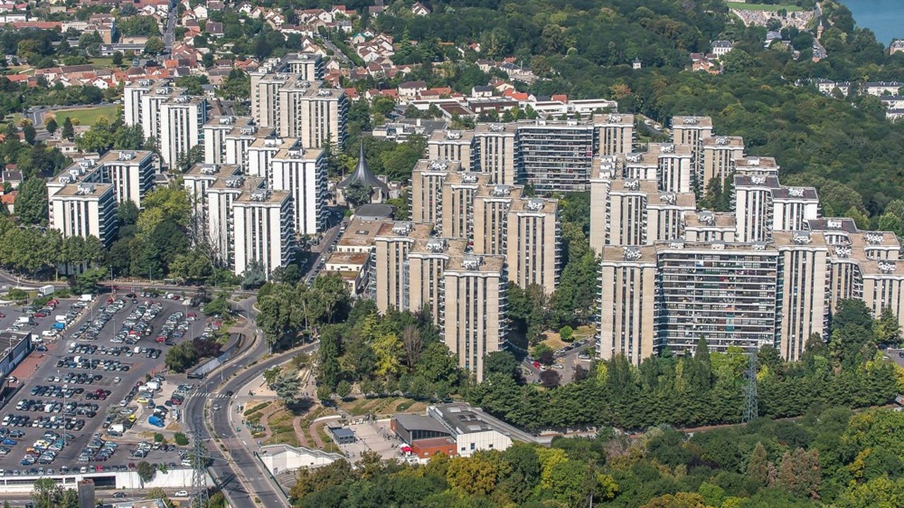 Grigny (91): Two men seriously injured by gunfire. Tensions were high at the scene, and medical staff had to evacuate the area to treat one of the victims.