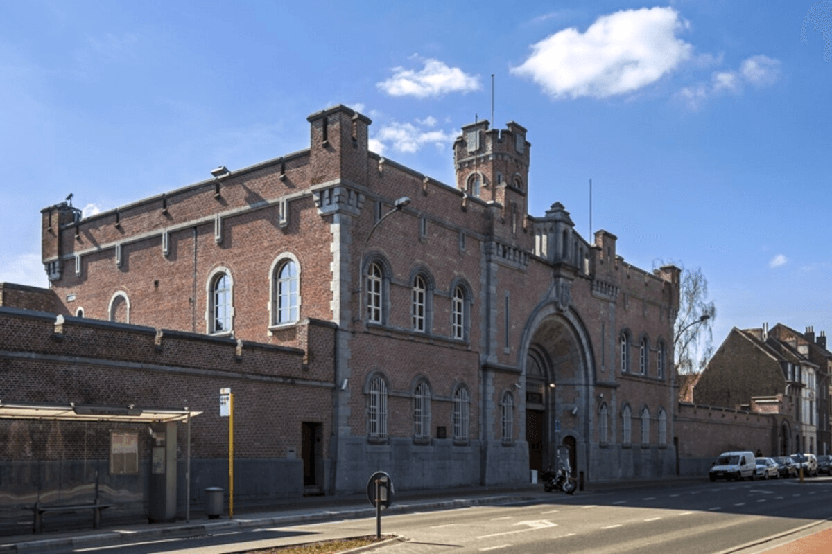 Ghent (Bel): Os presos se recusam a retornar às suas celas após a caminhada porque suas televisões não funcionam mais.