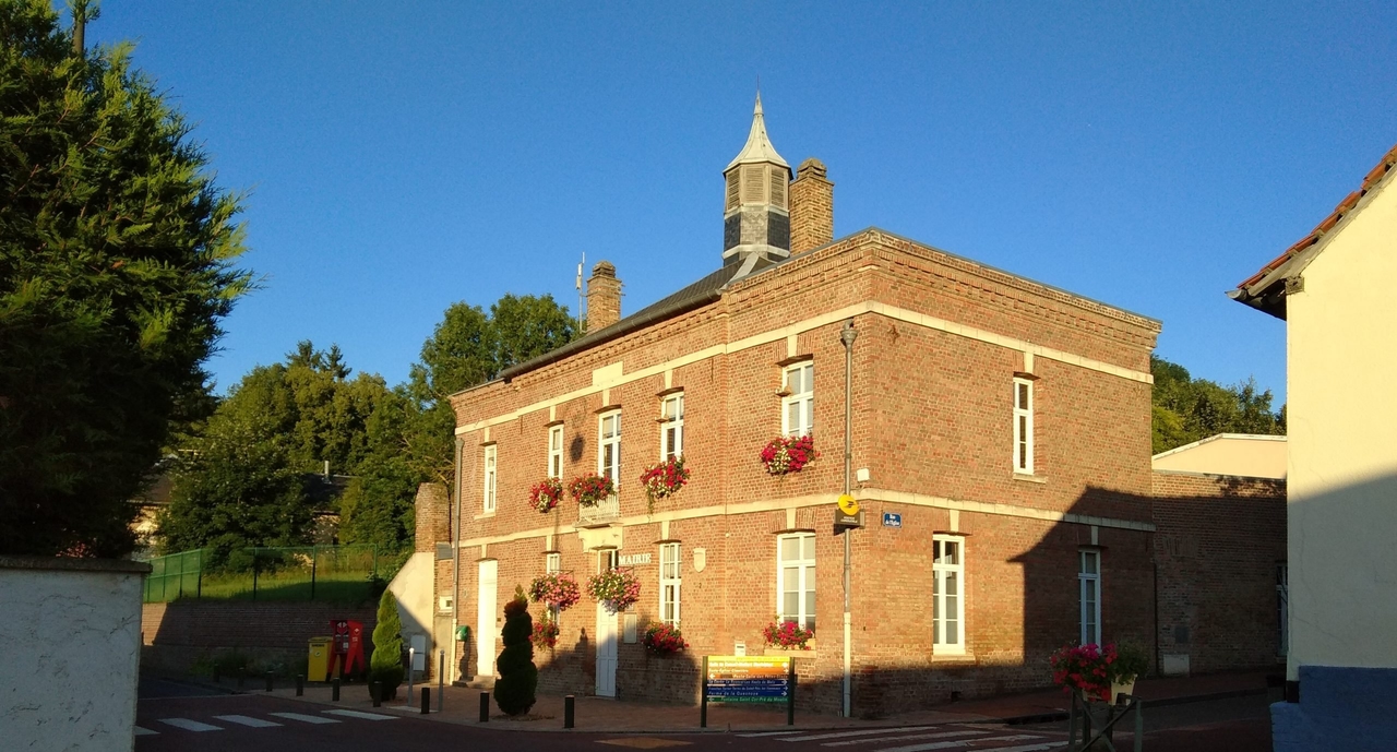Pont-de-Metz (80): corpse with throat slit, eviscerated and crucified on a sports ground