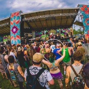 Krótkie informacje o sztuce: StrangecreekCampout w Greenfield, Valley Jazz Voices w Northampton i inne