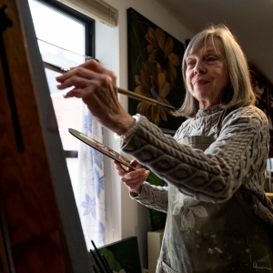Nieustraszona podążająca za swoją muzą: nadchodząca wystawa artystki Rosemary Barrett w Easthampton pełna jest surrealistycznych obrazów olejnych
