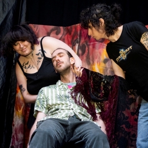 Holy Smokes Theatre landet im Valley: Die neu umgezogene Theatergruppe führt dieses Wochenende eine queere „erotische Horrorkomödie“ im CitySpace in Easthampton auf