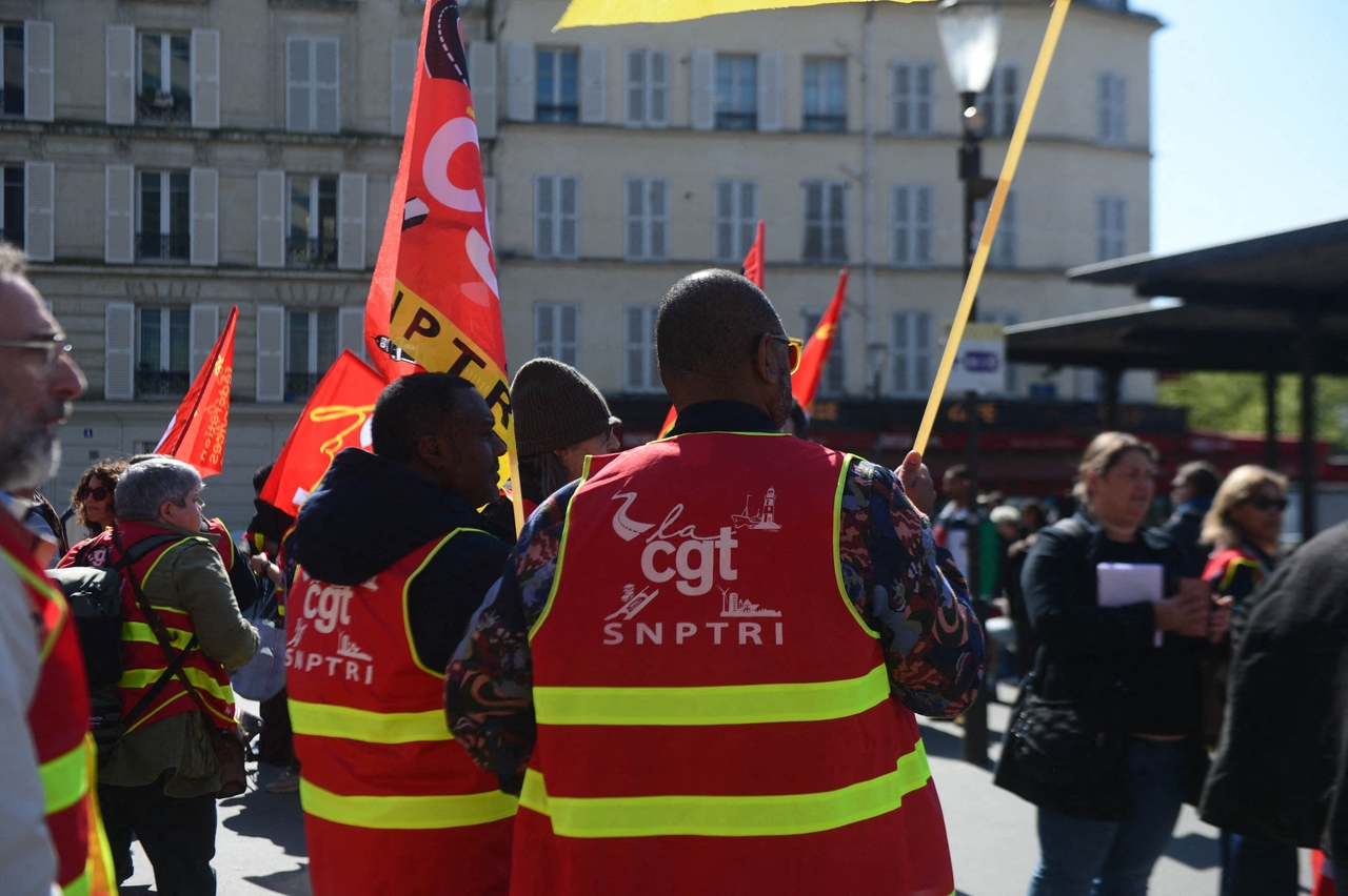 «El gobierno y la patronal eligen el paro»: el mapa de los 250.000 empleos amenazados en Francia