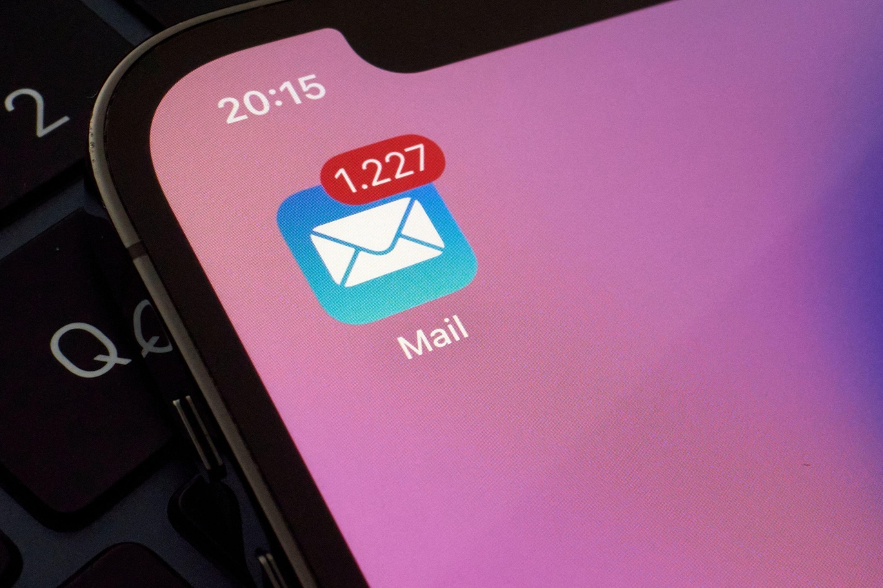 E-Mails außerhalb der Arbeitszeit abgerufen, Teams übermäßig genutzt … Wie Hyperkonnektivität den Alltag der Mitarbeiter beeinträchtigt