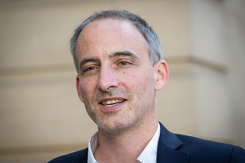 Public Square: Raphaël Glucksmann will die Arbeit in den Mittelpunkt seiner Vision stellen