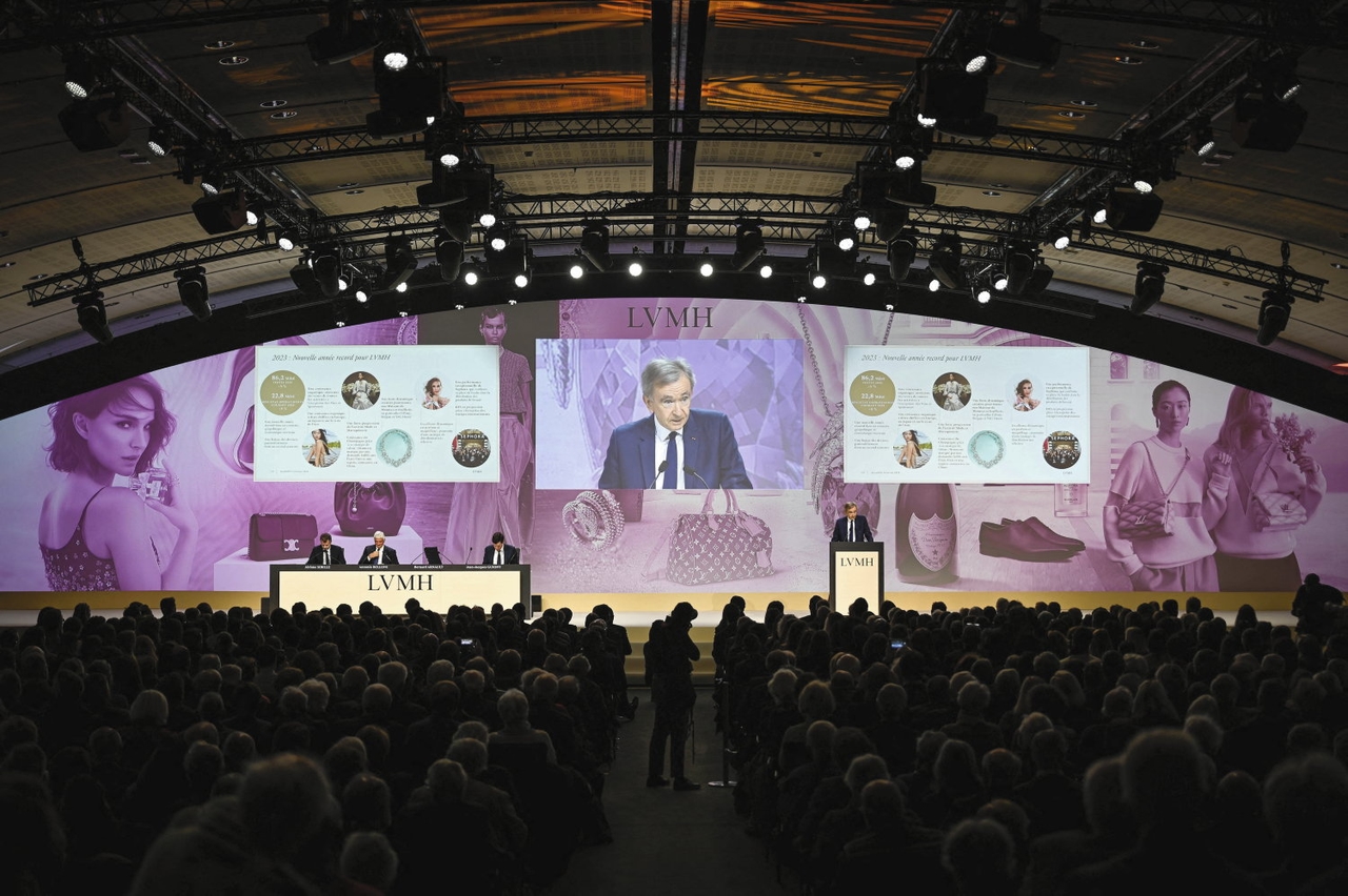 Public holidays, remaining costs, paid leave and public services: four measures that symbolize Bayrou's class politics
