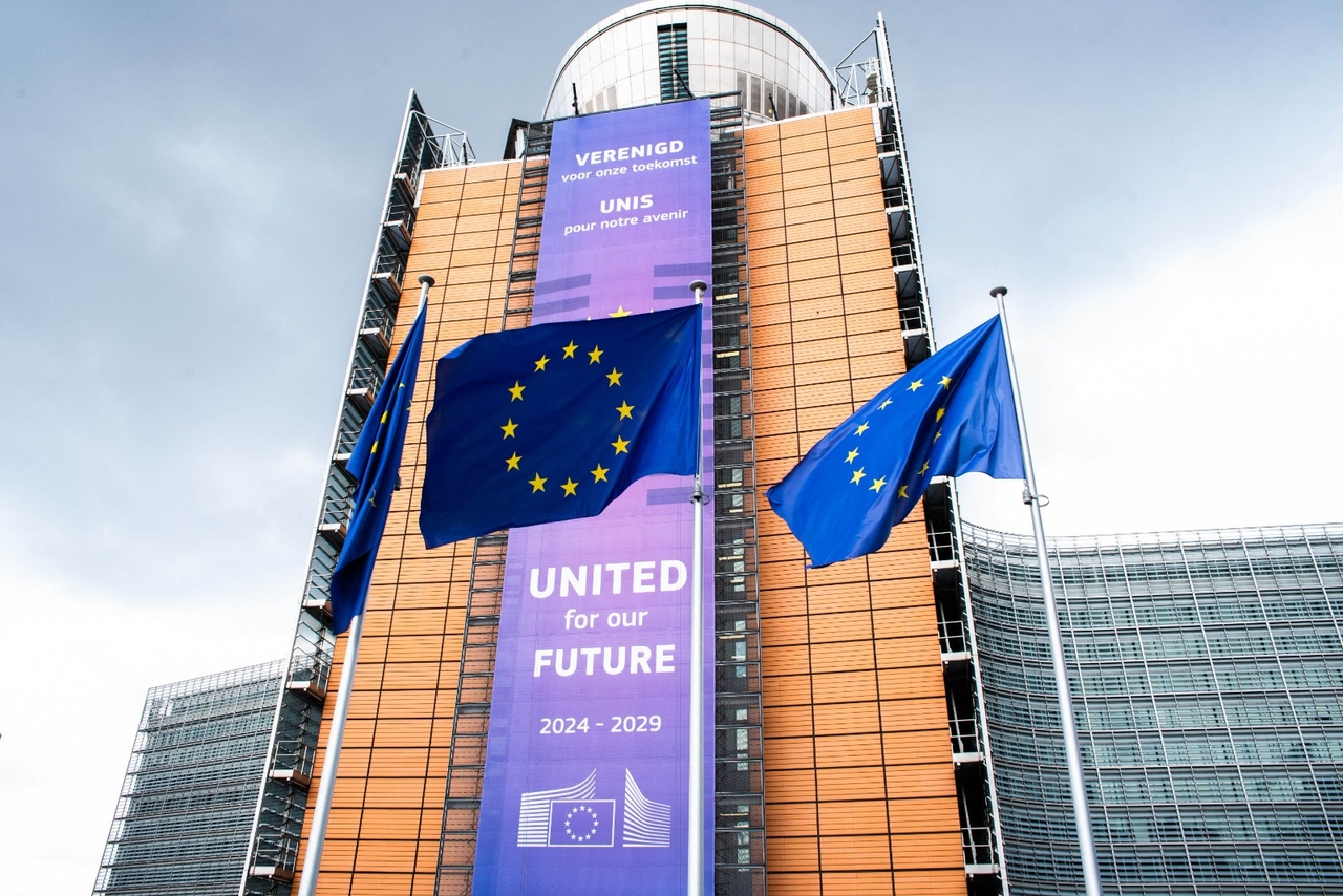 Ley AI: Unas cuarenta asociaciones, entre ellas la Federación Internacional de Periodistas, denuncian una "traición a los objetivos del reglamento europeo".