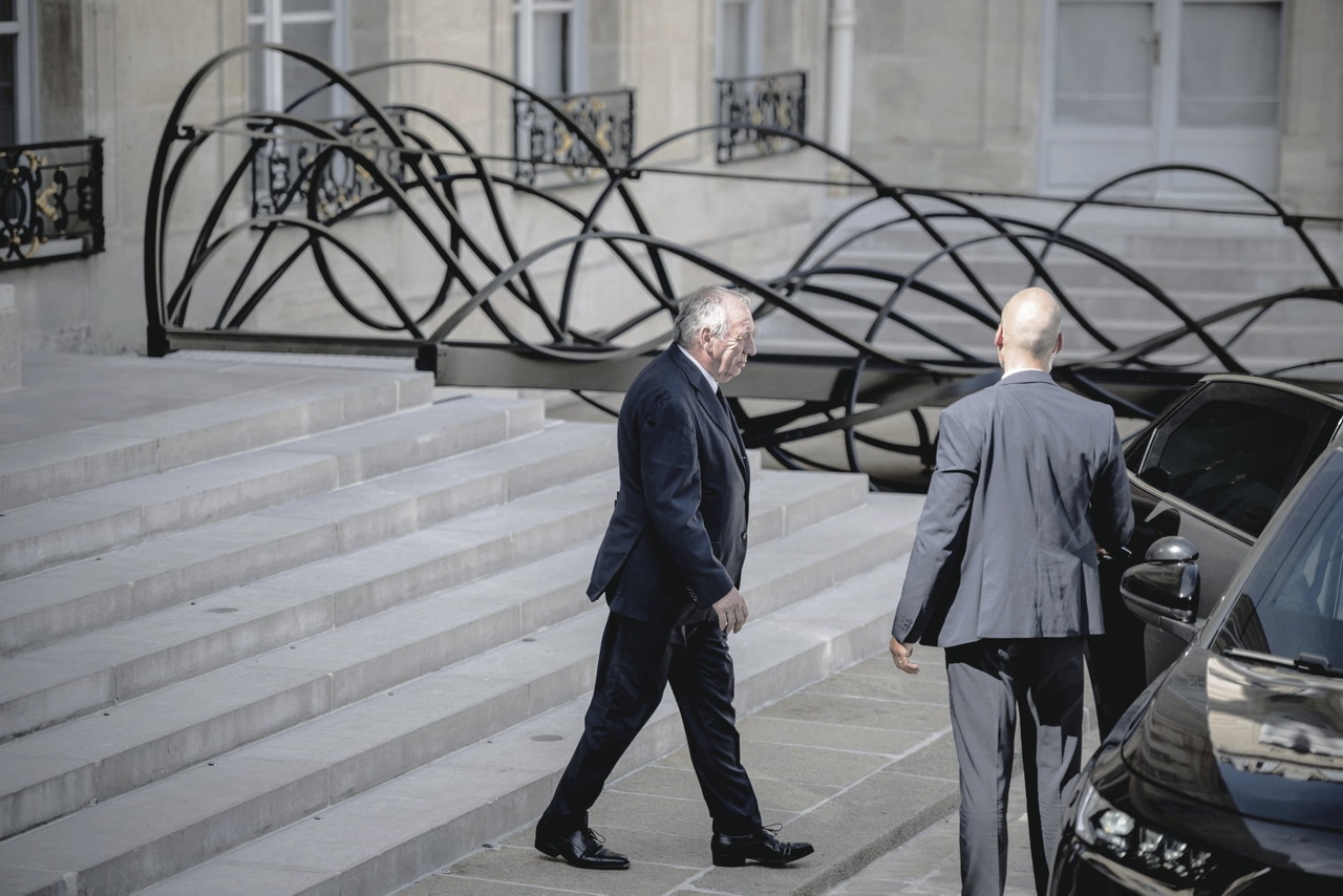Od zgromadzenia emerytalnego do ustawy Duplomba: François Bayrou, kronika przewidywanego upadku