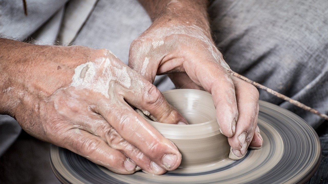 The Beautiful and the Good in the Crafts, the Valenzi Foundation promotes a meeting with the artisans of the Market
