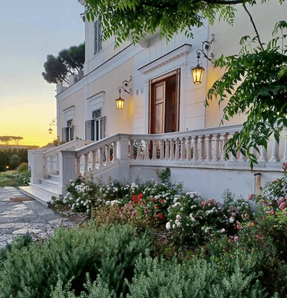 De grote residenties van vroeger kun je een dag lang bezoeken: hier zijn de villa's en paleizen die in Napels open zijn