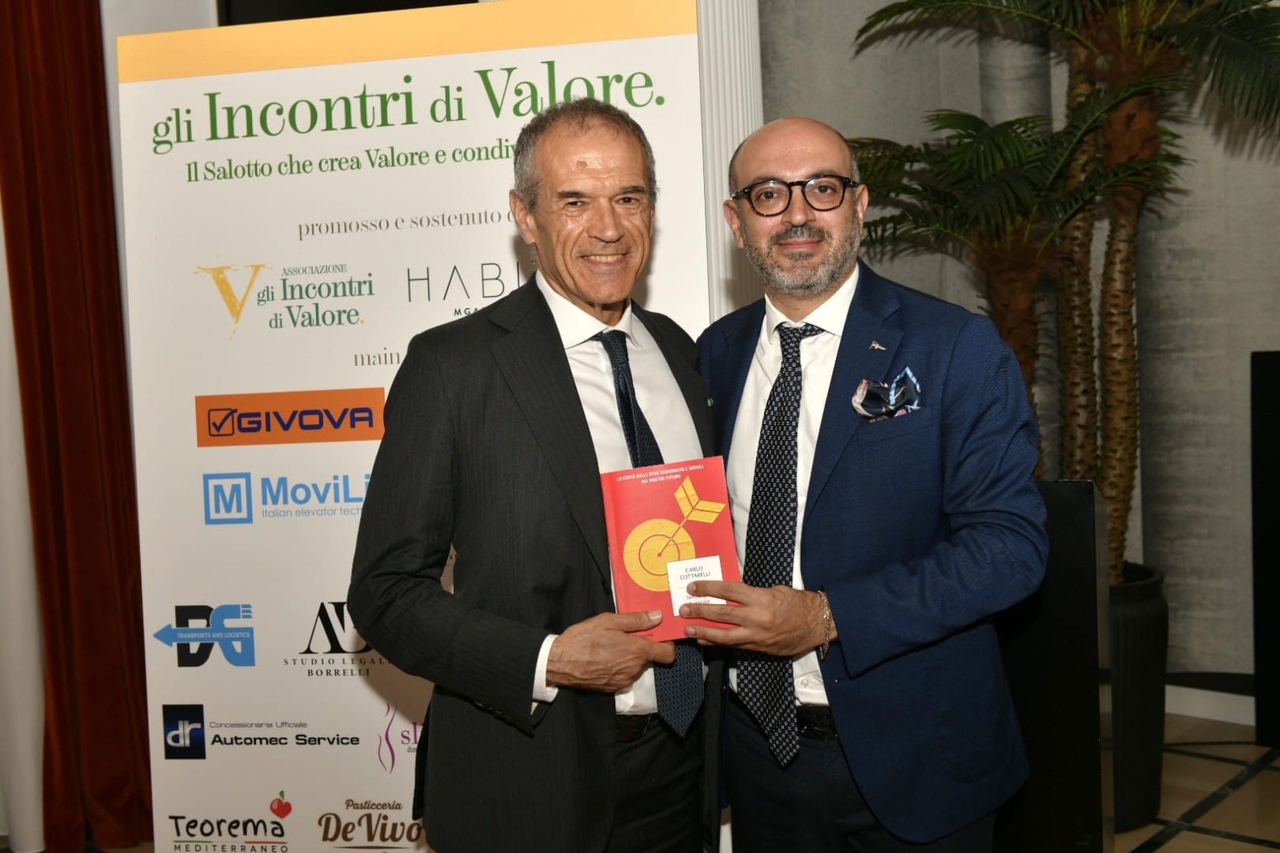 Waardevolle ontmoetingen, in de huiskamer van Nicola Ruocco in Pompei Carlo Cottarelli en Patrizia Gucci