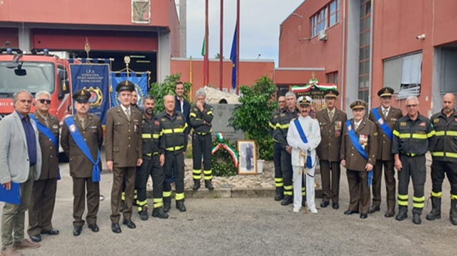 Giovanni Taurisano, der höchstdekorierte Feuerwehrmann Italiens: eine Erinnerung, die die Zukunft erhellt
