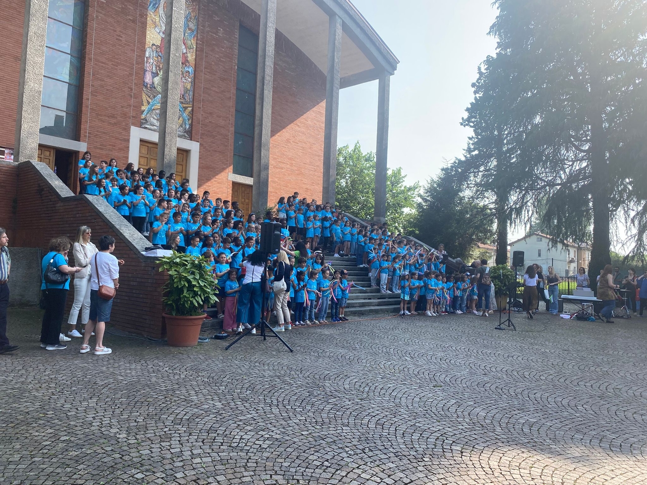 Festa di fine anno alla Boschetti Alberti di Udine: sul palco la bellezza della diversità