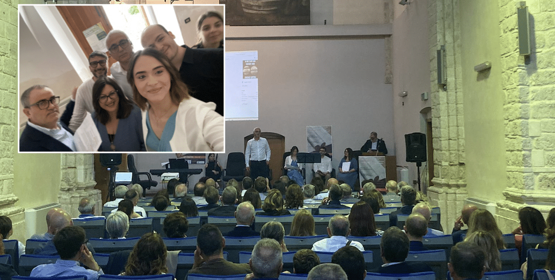 Manfredonia: Raffaele Notarangelo'nun gösterisiyle Palazzo Celestini'de şiir, müzik ve kahkaha