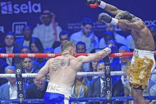 Canelo, anti-boks'un Binbir Gecesi'ni yaşadı