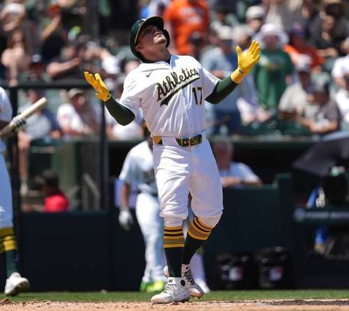 Urías schlägt einen Solo-Homerun