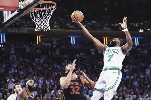 NY, a uma vitória de eliminar o campeão