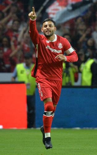 Alexis Vega, onstuitbaar; scoort een dubbel en plaatst Toluca in de finale