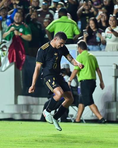 Pośród obaw przed nalotami, Trójkolorowi pokonują Turcję 1-0