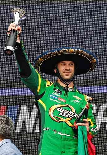 Daniel Suárez klimt 38 plaatsen en wint de NASCAR Xfinity-titel