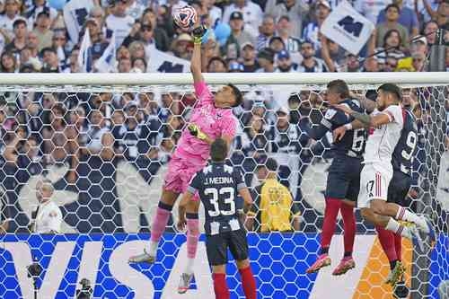 Muita paixão e pouca diversão: Rayados e River Plate empatam
