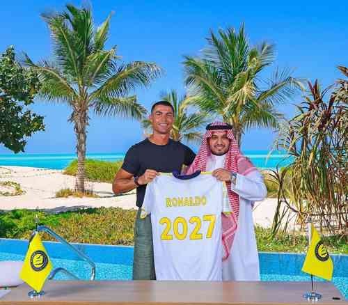 CR7 rinnova con l'Al-Nassr fino al 2027