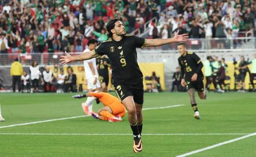 Raúl Jiménez puts Mexico in the final