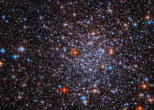 Galaxienhaufen dehnt sich in der Raumzeit aus