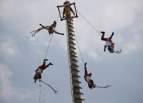 Het Voladores-ritueel is opgeschort in Papantla