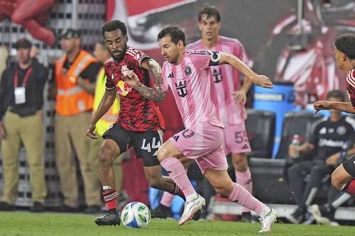Facing Messi is more motivating than MLS, says Piojo Alvarado.
