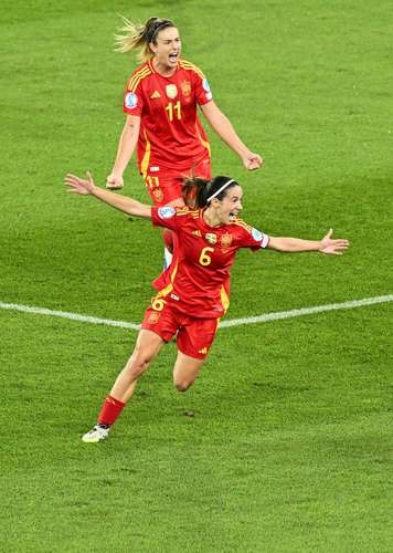 Spanje verslaat Duitsland en speelt haar eerste finale van het EK voor vrouwen.