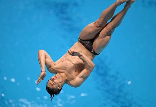 Osmar Olvera acrescenta mais uma medalha de prata no Campeonato Mundial em Cingapura.