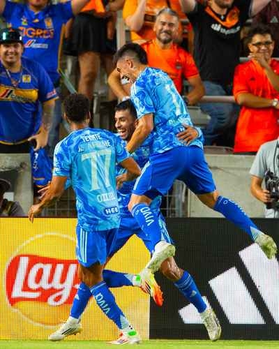 Tigres ve Pachuca, Lig Kupası'ndaki zaferleriyle ilk kez sahaya çıktı