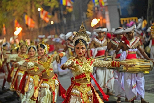 Homenaje a Buda en Sri Lanka