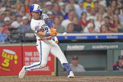 Ramón Urías schlägt seinen ersten Homerun mit den Astros