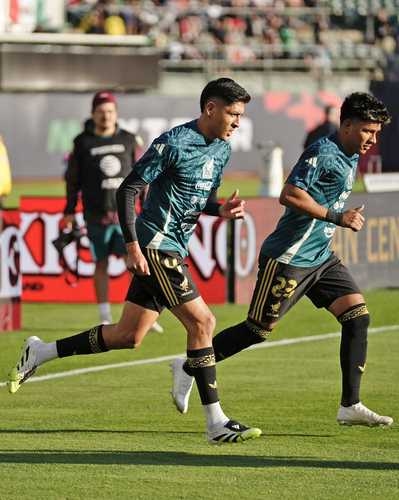 Edson Álvarez's injury raises red flags for the Tricolor