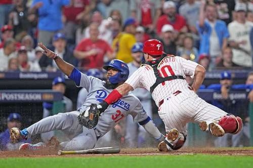 I Dodgers battono i Phillies 4-3, mettendoli sull'orlo dell'eliminazione