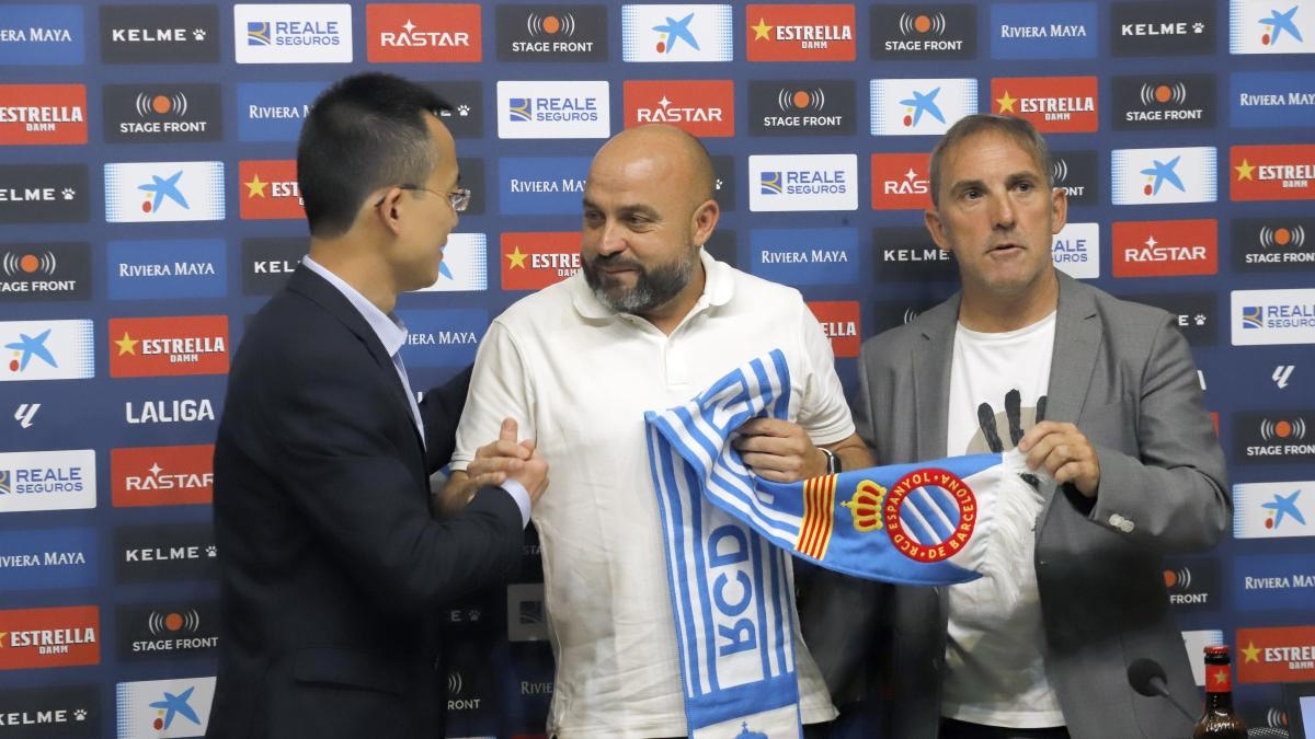 Manolo González'in reklamları ve Rubi'nin aynası