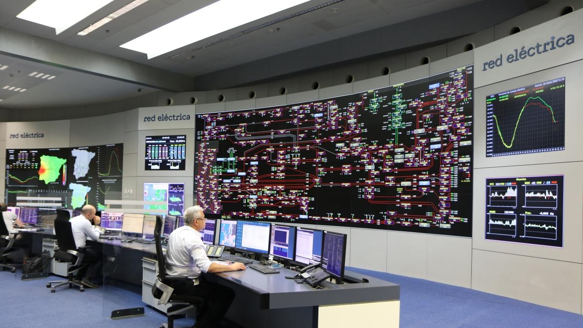 El reto de levantar el sistema eléctrico español desde un apagón total