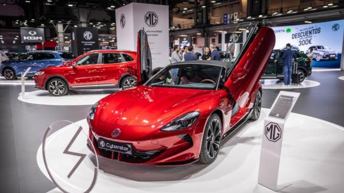Барселона ускоряет движение к электрическому будущему на выставке Automobile 2025