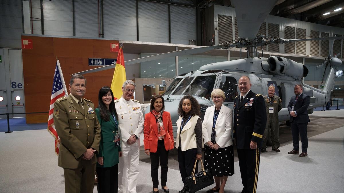 The government reaffirms its ban on Israeli companies at the largest defense fair.