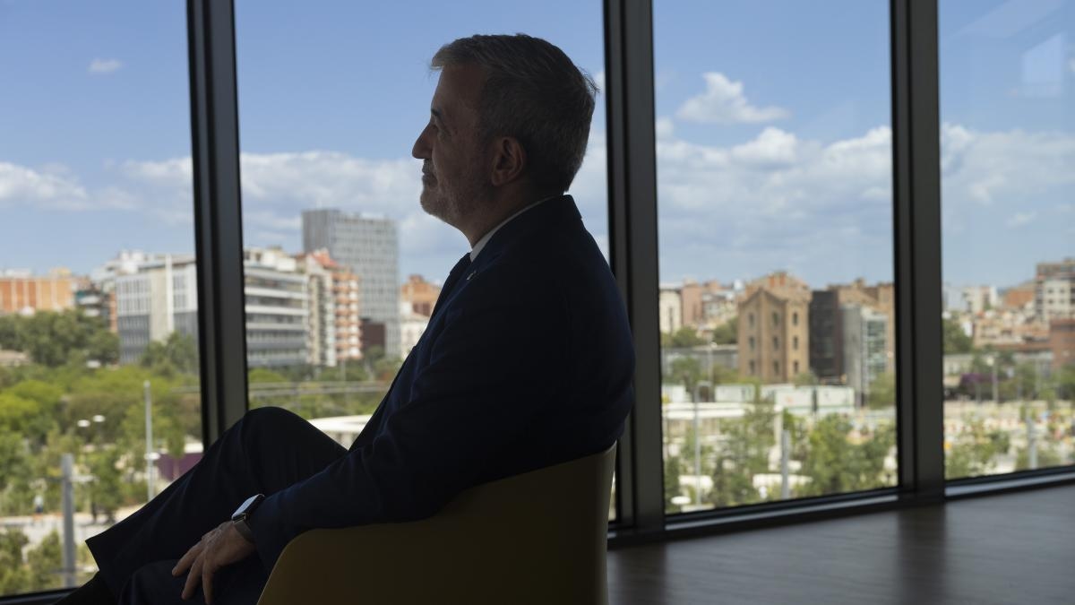 Collboni bussa alla porta di Junts, accontenta l'ERC e ignora il BComú