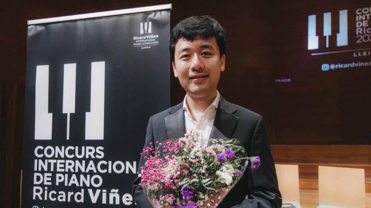 De Britse kunstenaar Yuanfan Yang wint de Ricard Viñes International Piano Competition in Lleida