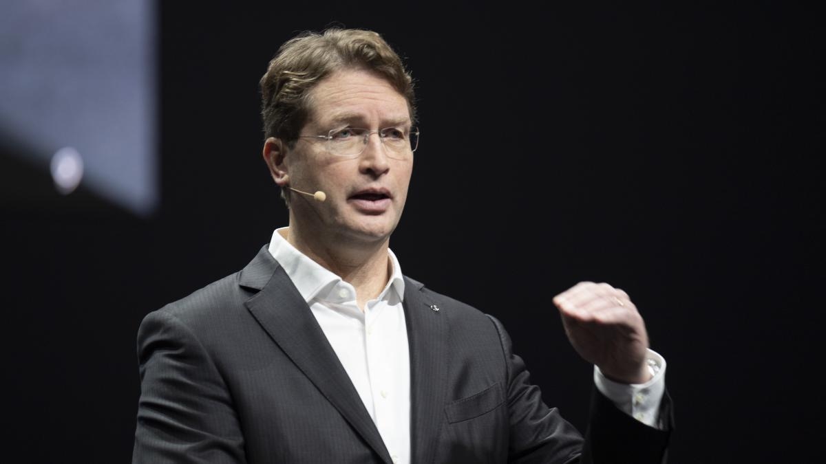The automotive industry is pressing Brussels to review the ban on combustion vehicles in 2035.