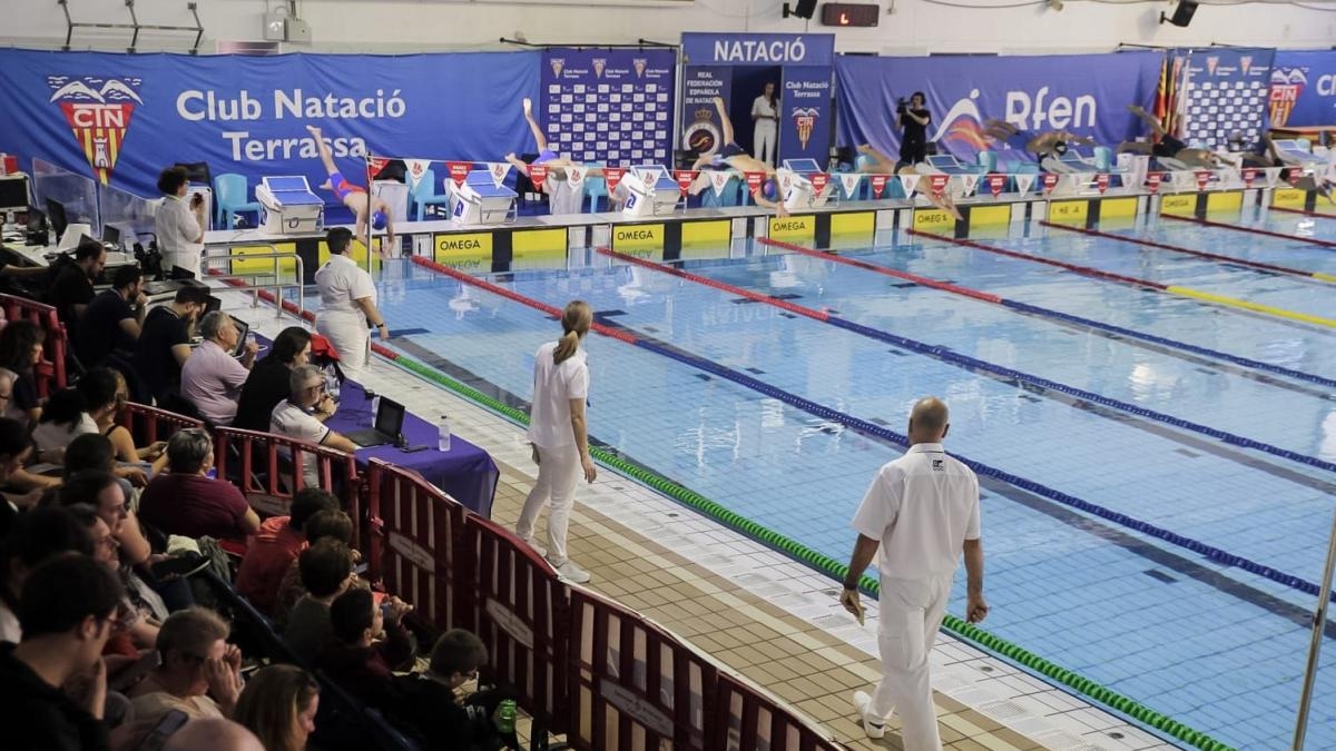 Ein ehemaliger internationaler Wasserballspieler wurde verhaftet, weil er im Terrassa-Nationalpark Minderjährige gefilmt hatte.