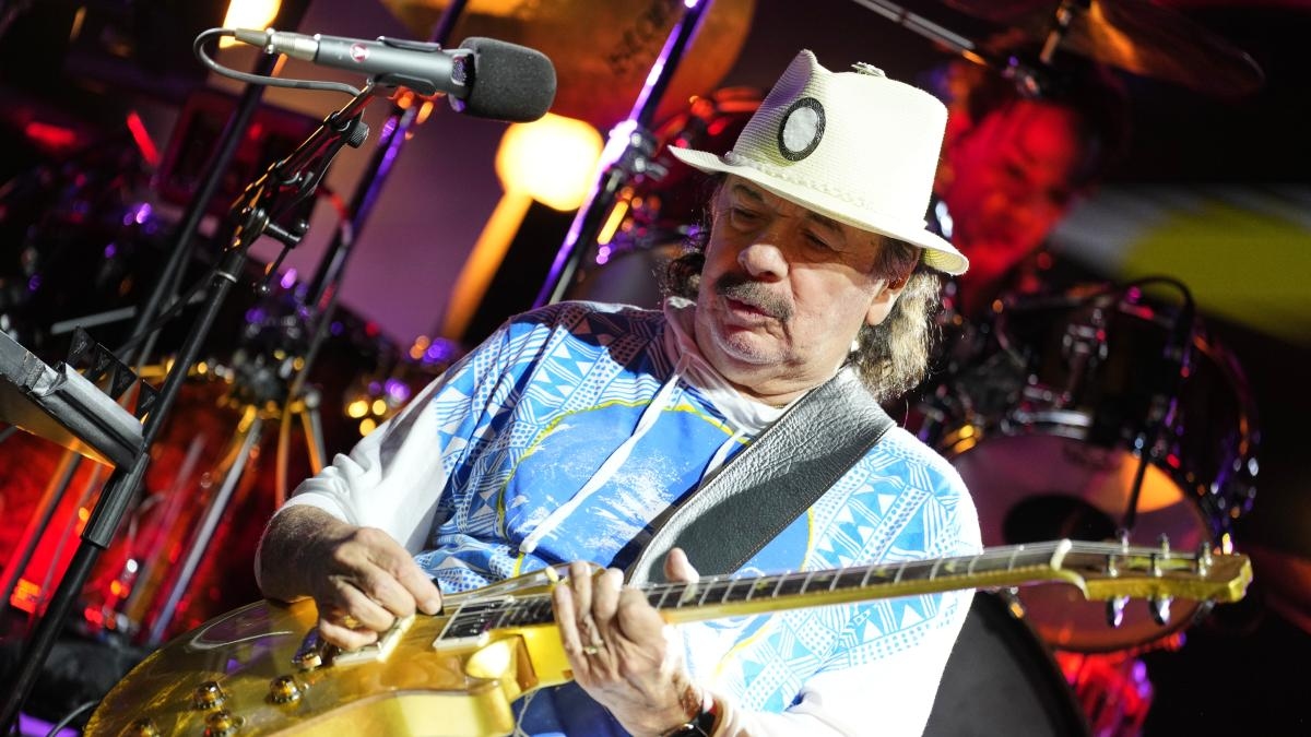 Santana relights the Palau Sant Jordi 25 years after 'Supernatural'