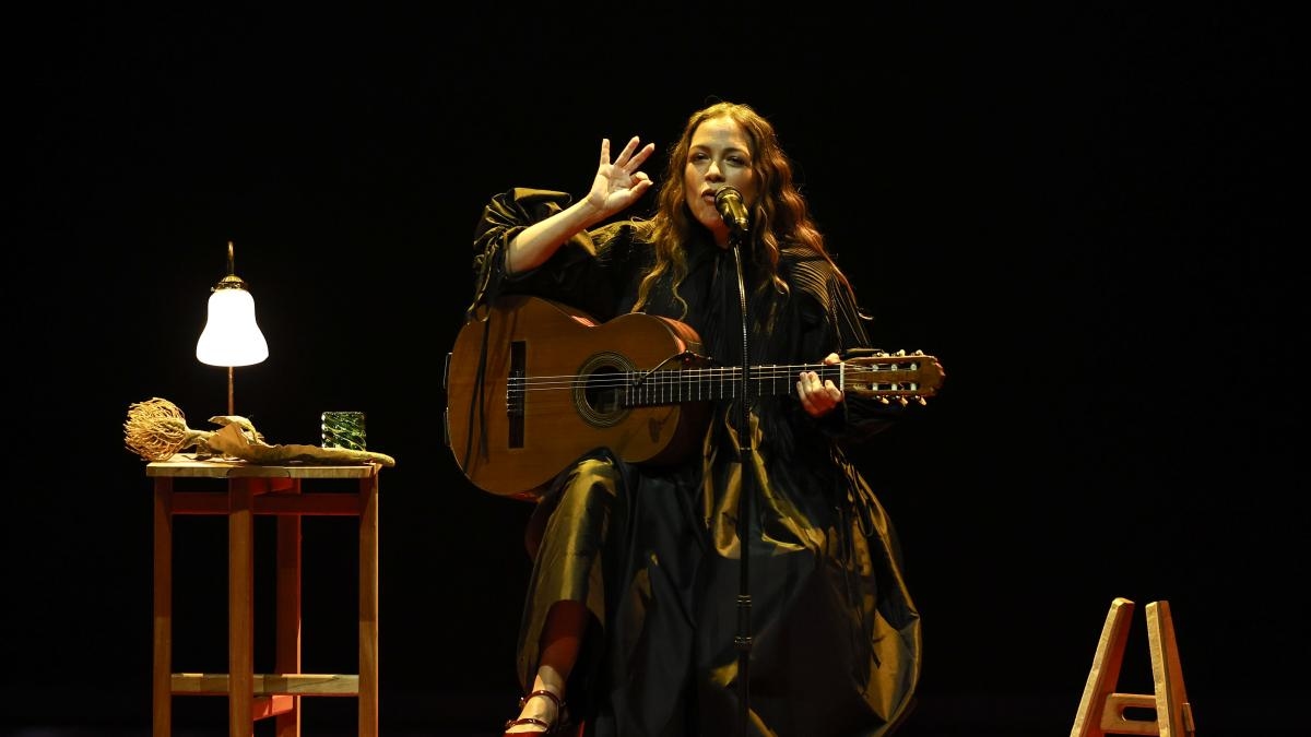 Natalia Lafourcade: “A veces la industria es bien cabrona, te la juega chueco”