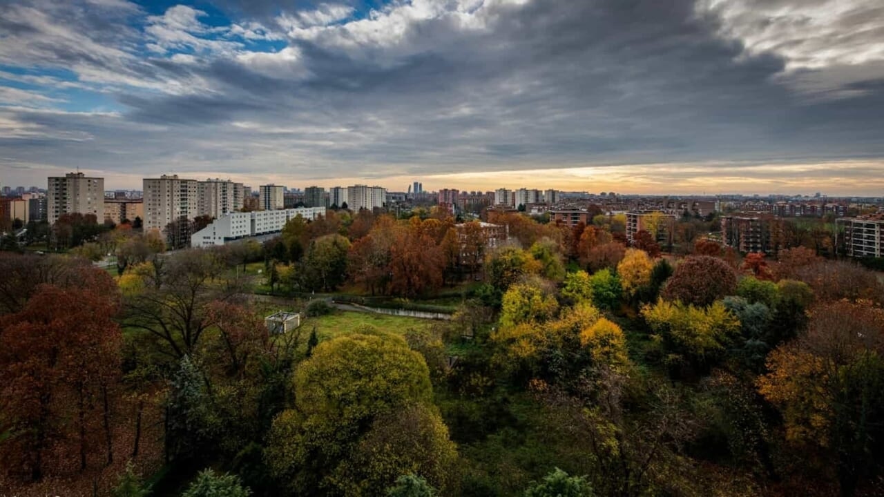 Grattacieli da 17 piani e boschi che spariscono: i maxi progetti edilizi ai confini del parco Sud