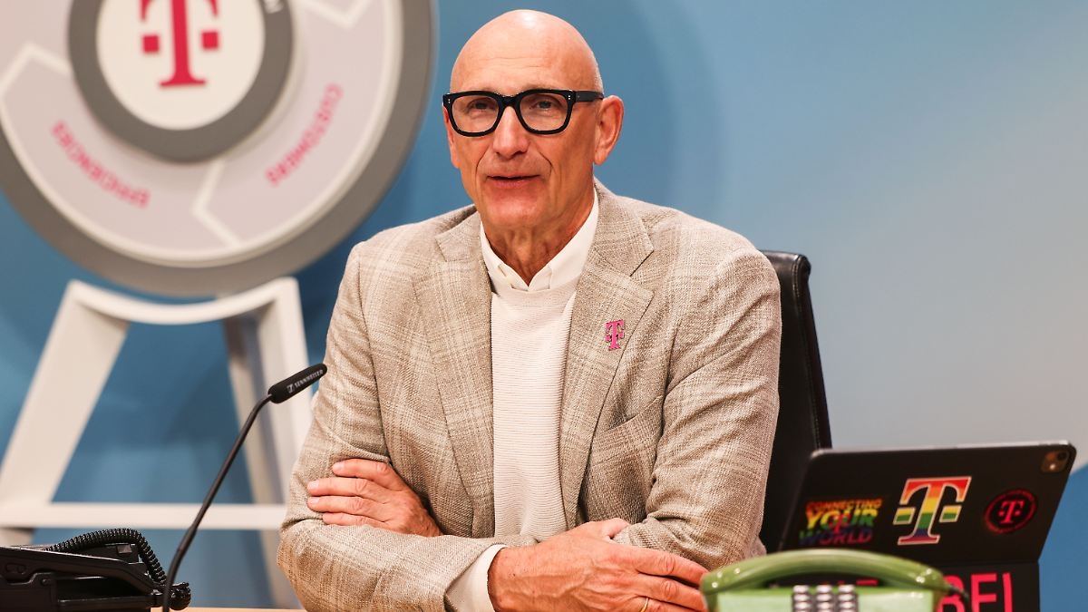 US business drives results: Telekom plans to pay record dividend to investors